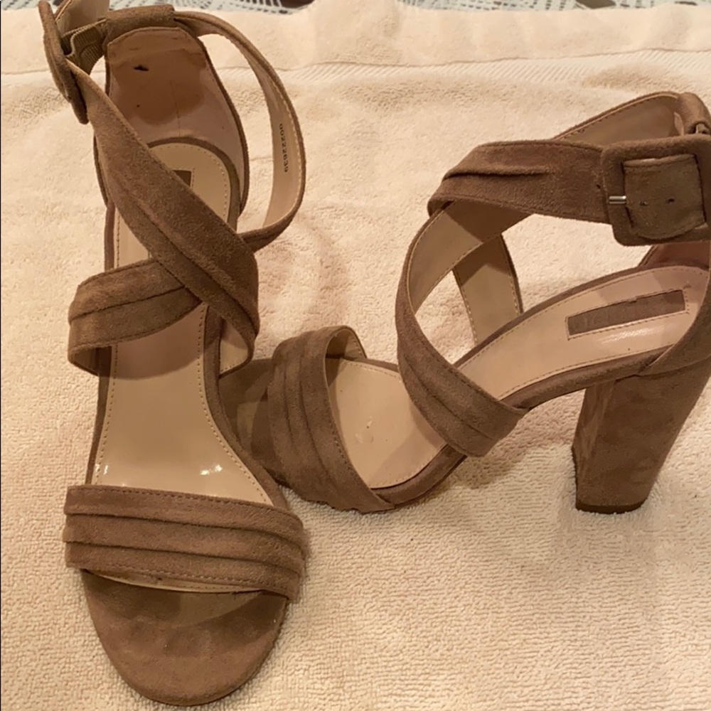 Chunky-heeled heels. Size 8. GREAT condition.